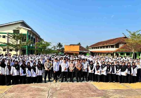 Police Go To School di MTs Negeri 3 Banyumas, Pesan Disiplin dan Akhlak Menggema, Ice Breaking Polis